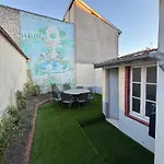 Maison De Standing Au Centre De 7 Avec 7 Salles De Bain, Sauna, Cour Privee