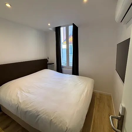 아파트 Maison De Standing Au Centre De 7 Avec 7 Salles De Bain, Sauna, Cour Privee