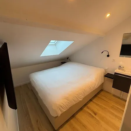 Maison De Standing Au Centre De 7 Avec 7 Salles De Bain, Sauna, Cour Privee דירה