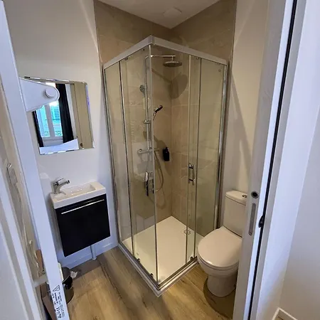 Lägenhet Maison De Standing Au Centre De 7 Avec 7 Salles De Bain, Sauna, Cour Privee *