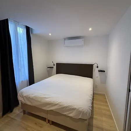 Maison De Standing Au Centre De 7 Avec 7 Salles De Bain, Sauna, Cour Privee דירה