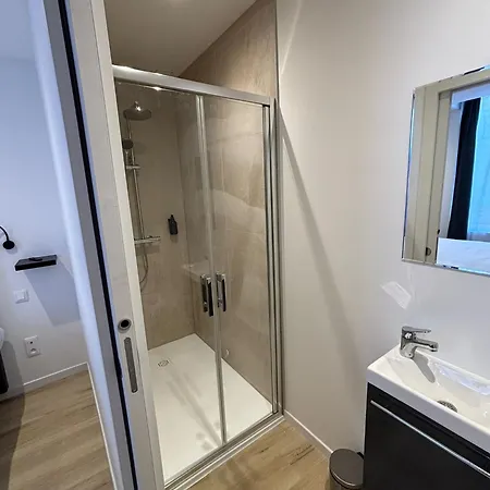 Maison De Standing Au Centre De 7 Avec 7 Salles De Bain, Sauna, Cour Privee 아파트 *