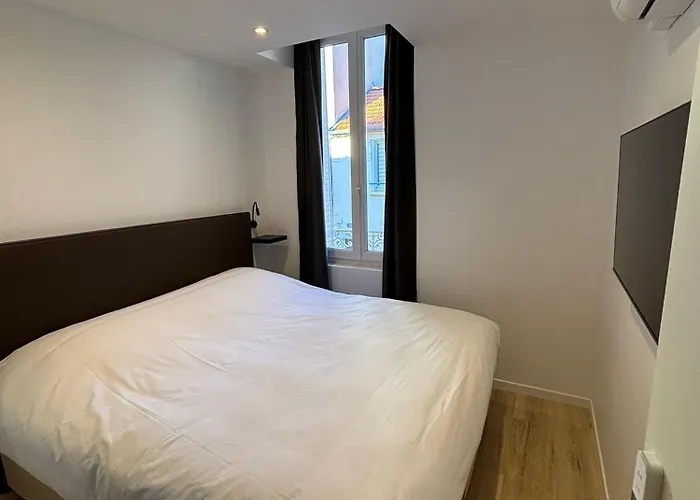 Lägenhet Maison De Standing Au Centre De 7 Avec 7 Salles De Bain, Sauna, Cour Privee