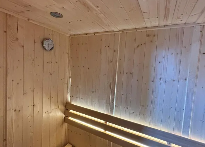 Maison De Standing Au Centre De 7 Avec 7 Salles De Bain, Sauna, Cour Privee * Reims