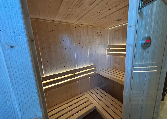 Maison De Standing Au Centre De 7 Avec 7 Salles De Bain, Sauna, Cour Privee Lägenhet