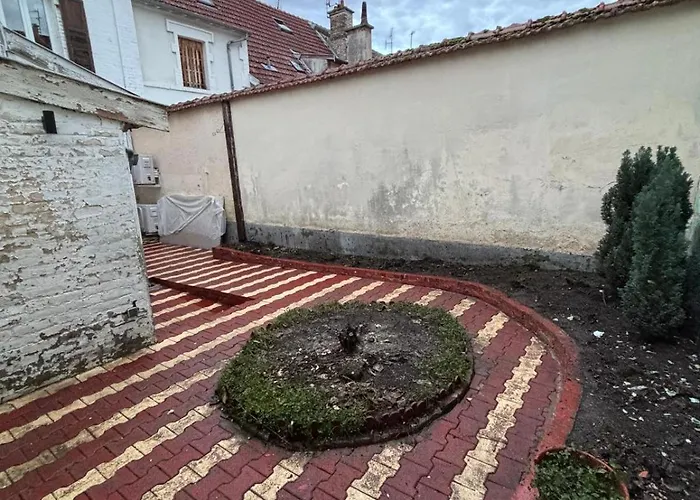 Appartement Maison De Standing Au Centre De 7 Avec 7 Salles De Bain, Sauna, Cour Privee *