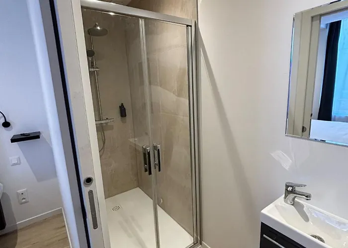 Maison De Standing Au Centre De 7 Avec 7 Salles De Bain, Sauna, Cour Privee Lägenhet *