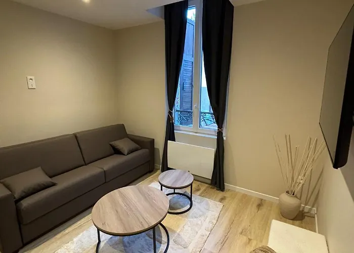 Maison De Standing Au Centre De 7 Avec 7 Salles De Bain, Sauna, Cour Privee